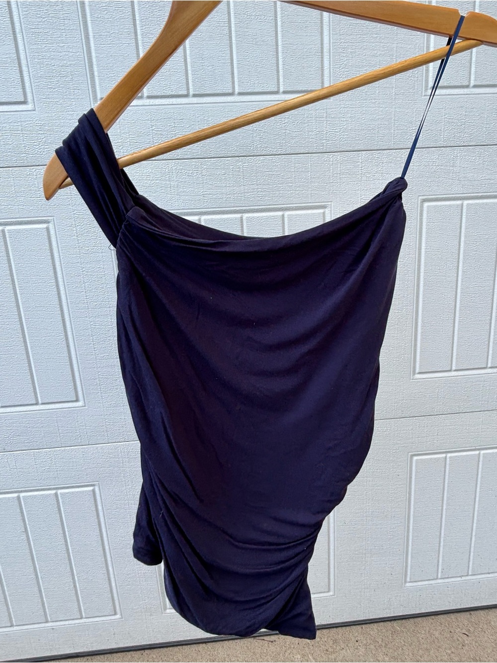 One shoulder going out top / medium